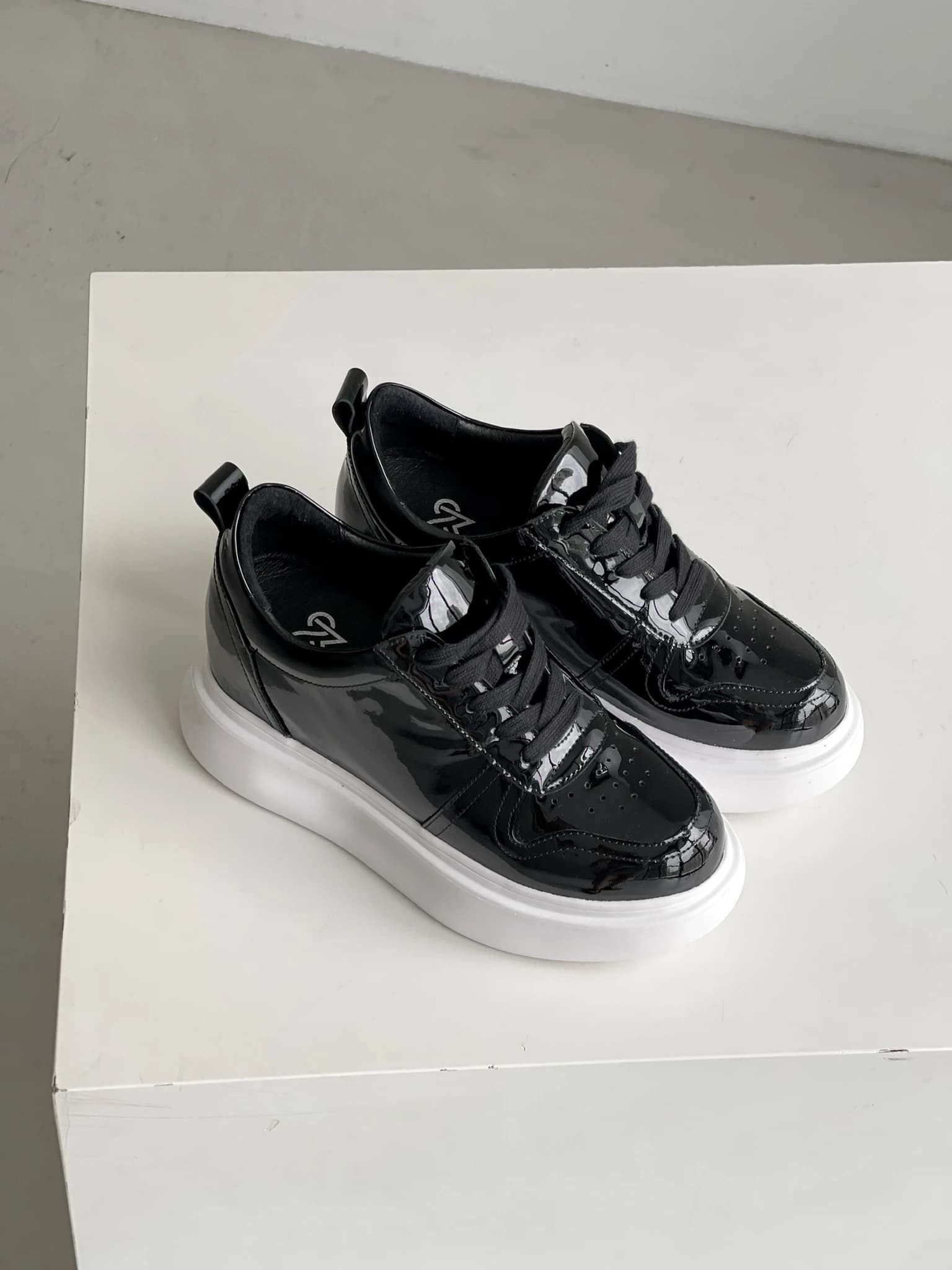 Sneakers MS Classic Black Lacquered 2